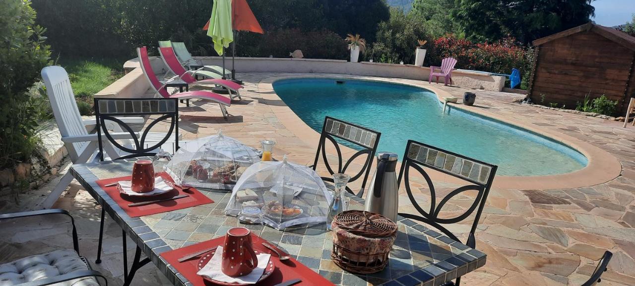 Villa Lei Rigaü Salernes Esterno foto