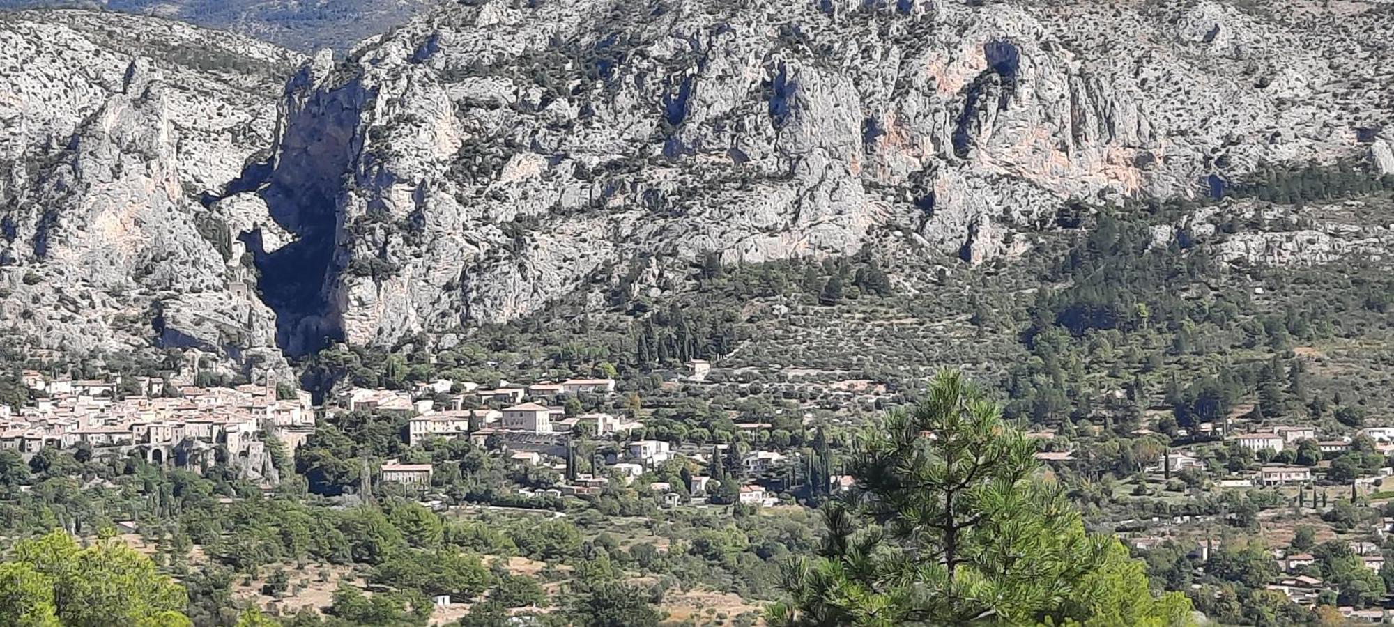 Villa Lei Rigaü Salernes Esterno foto